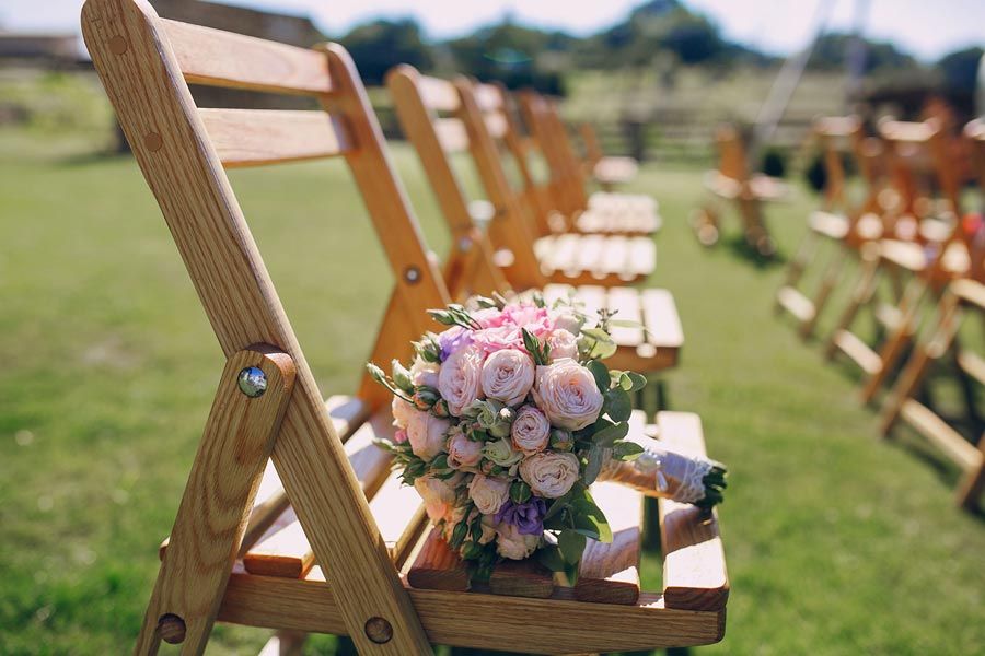 décor cérémonie de mariage en extérieur dans le tarn